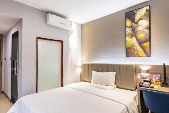 Room 8 of 8