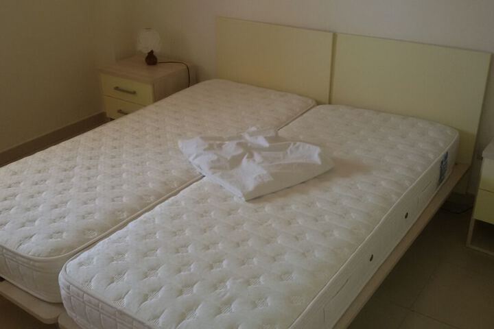 Room 5 of 10