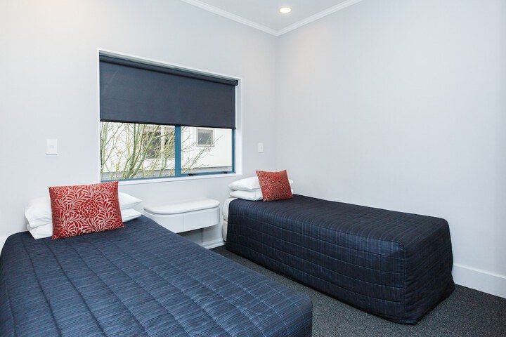 Room 16 of 115