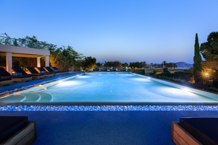 Pool 51 of 73