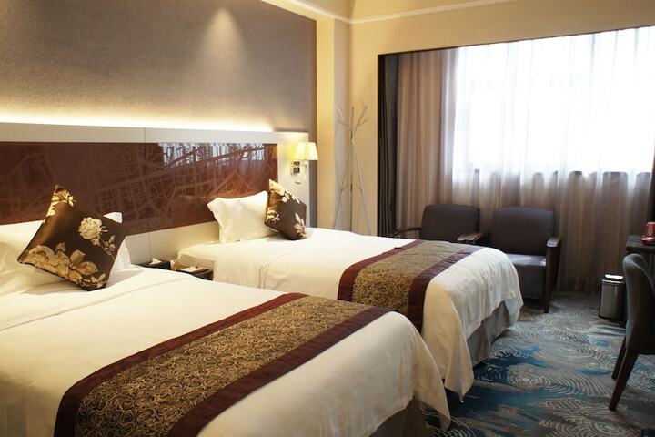 Room 5 of 33