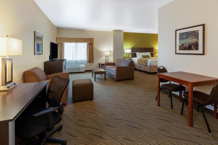 1 King Bed (5 of 24)