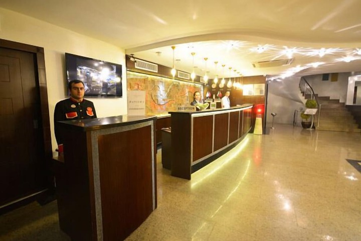 Concierge desk