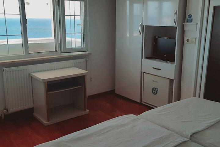 Room 21 of 68