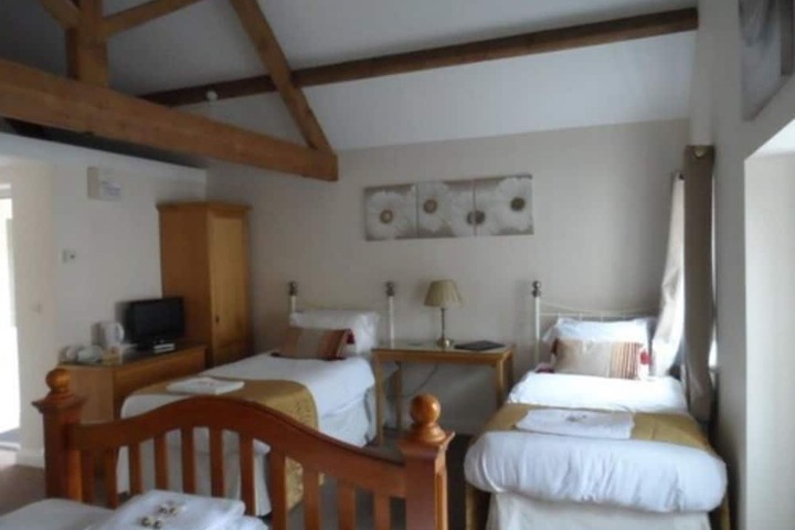 Room 5 of 40