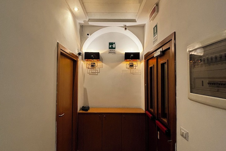 Ballroom/Hall 33 of 34