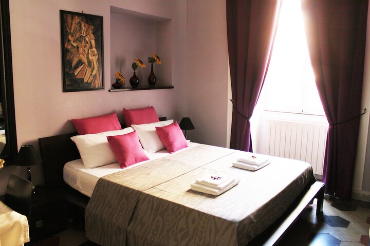 Room 2 of 28