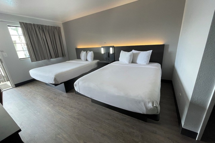 Room 21 of 35