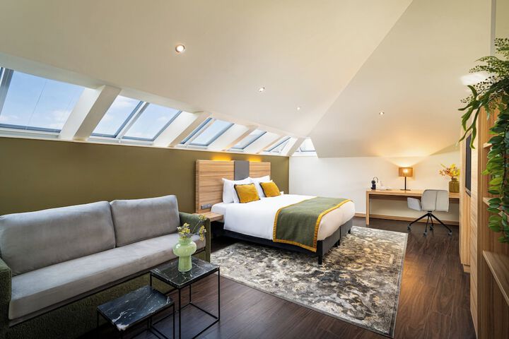 Room 10 of 31