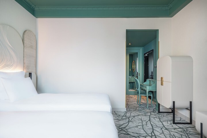 Room 27 of 207