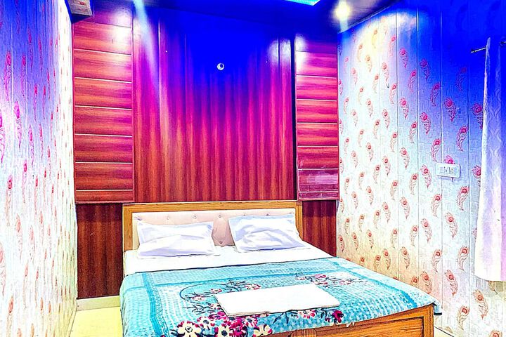 Room 8 of 20