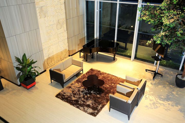 Entrance & Lobby