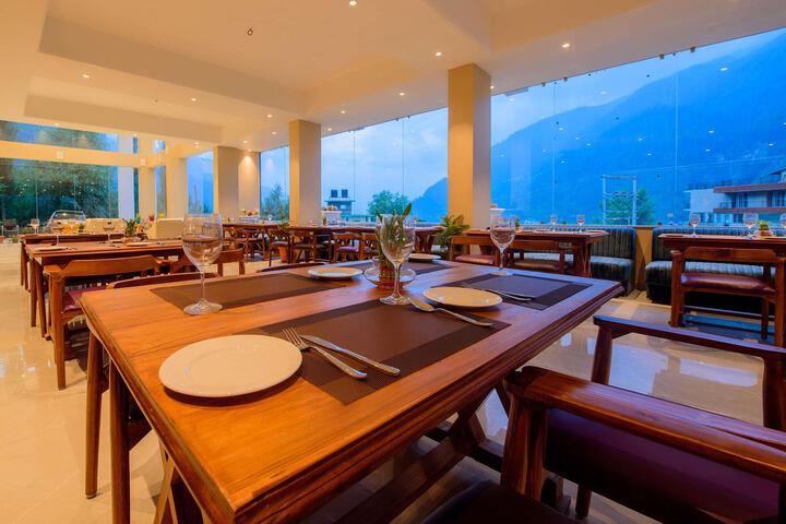 Naturevilas Sarovar Portico