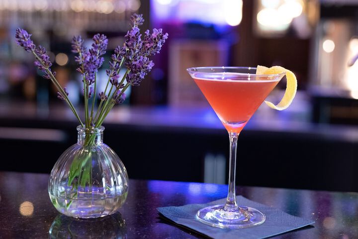 Lounge 79 of 92