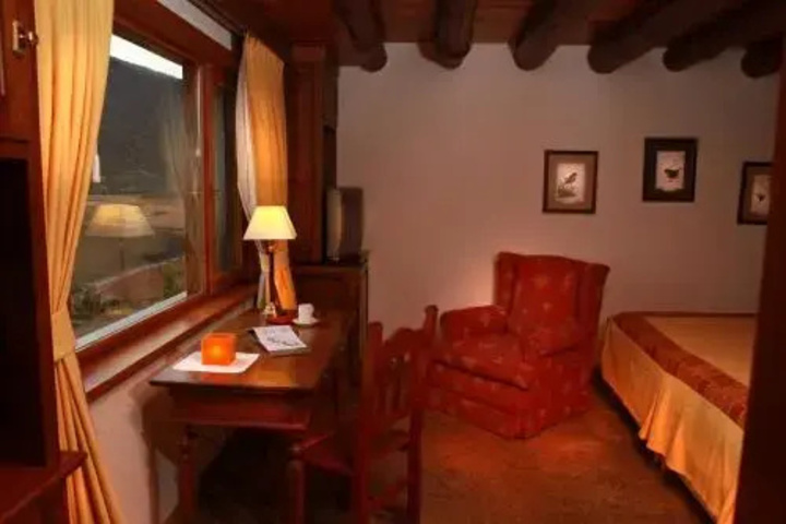 Room 4 of 4