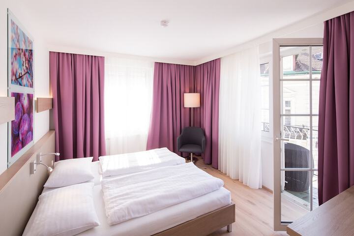 Room 6 of 38