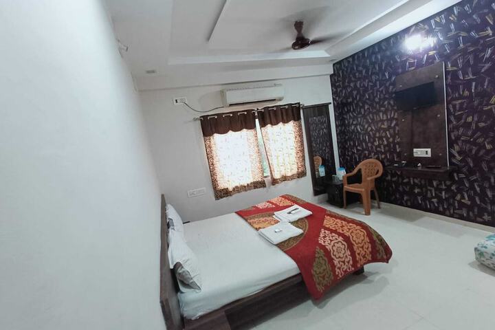 Room 8 of 27