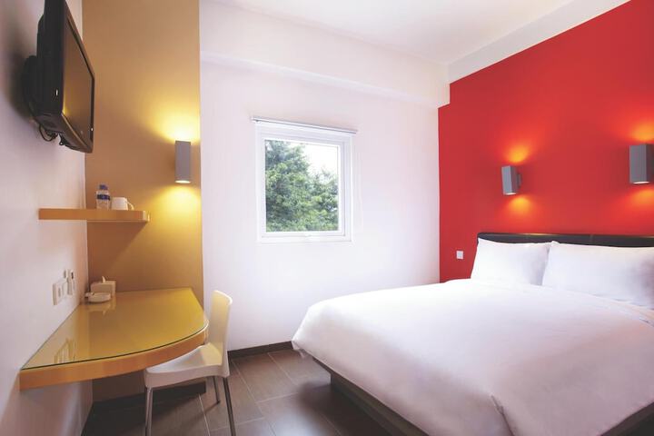 Room 6 of 28