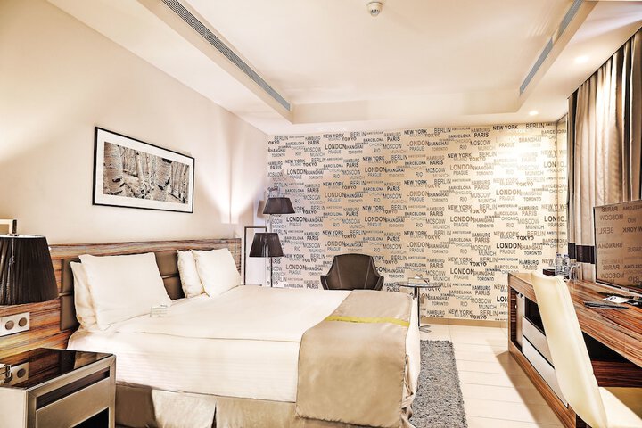 Room 9 of 31