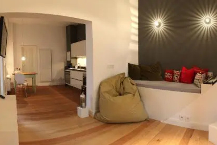 Room 4 of 17