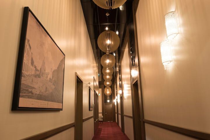 Ballroom/Hall 27 of 31