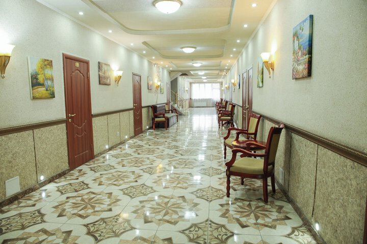 Ballroom/Hall 18 of 19