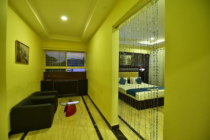 Room 11 of 25