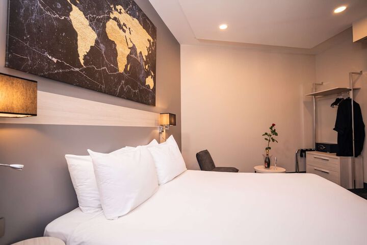 Room 37 of 62