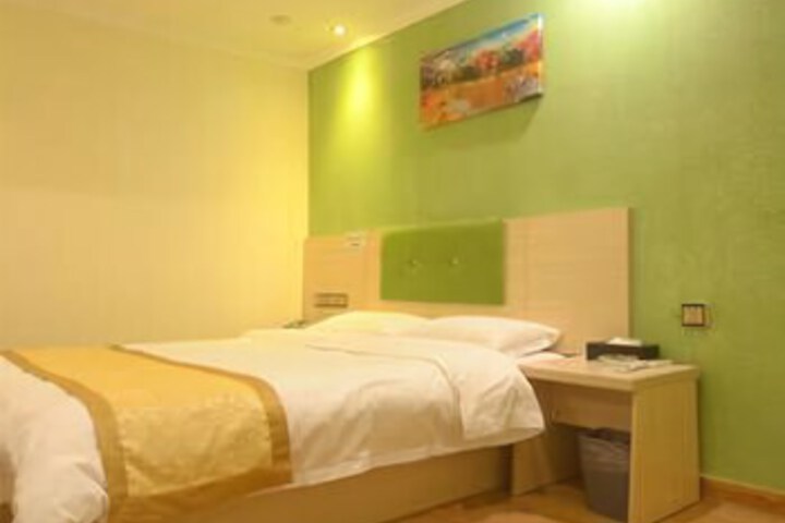 Room 5 of 8