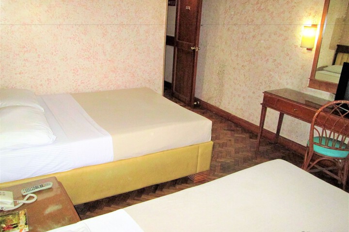 Room 11 of 39