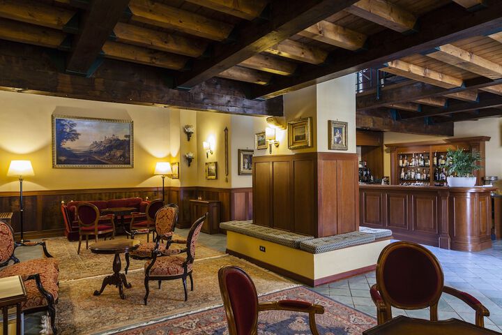 Entrance & Lobby