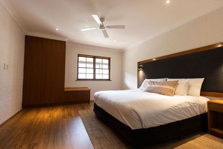 Room 6 of 53