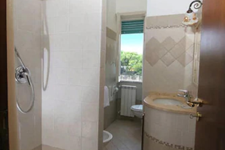 Room 14 of 25