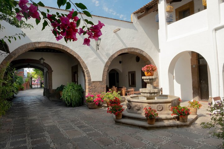 Hotel Exterior 42 of 49