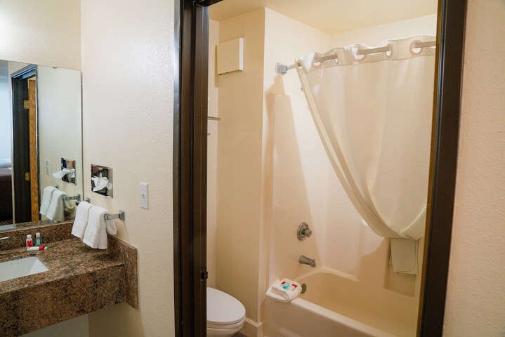 Room 14 of 25