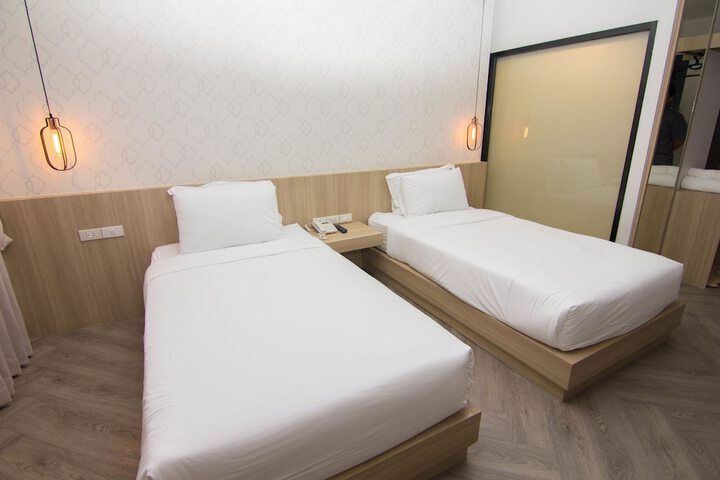 Room 30 of 48