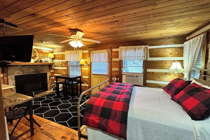 1 Queen Bed (19 of 21)