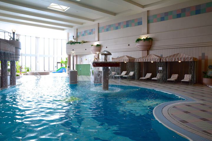 Hotel Pool