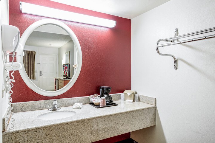 Room 14 of 28