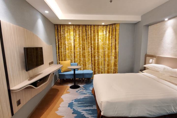 Room 35 of 103