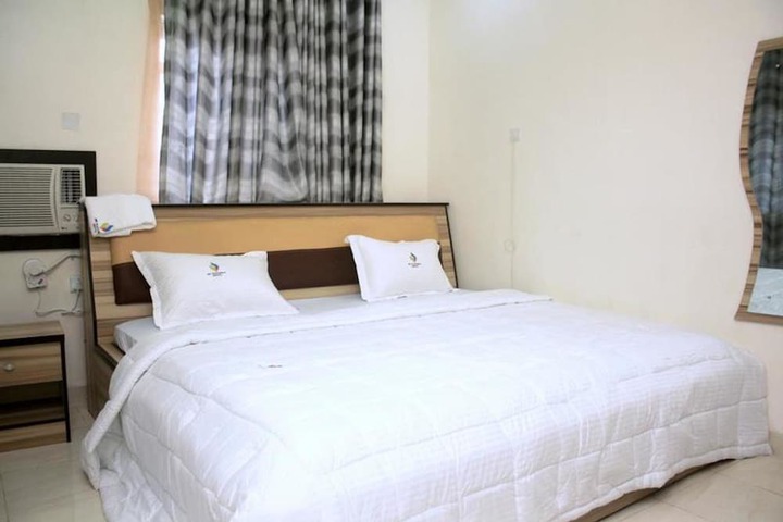 Room 4 of 13