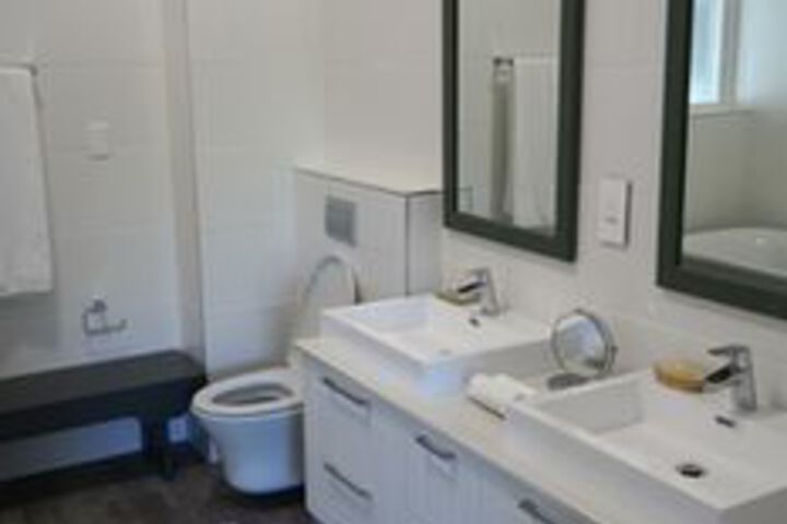 Room 3 of 28