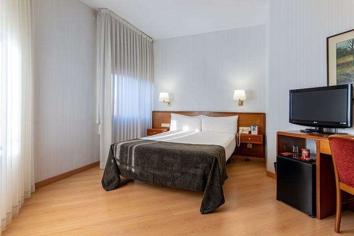 Room 12 of 76