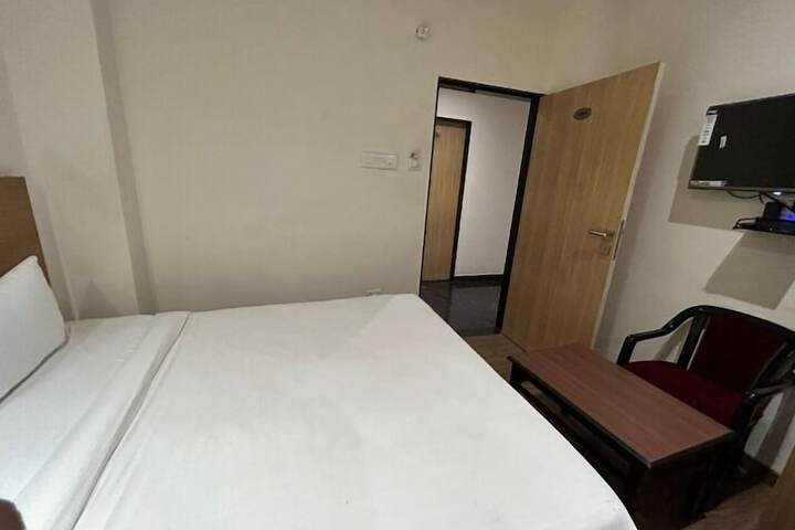 Room 4 of 7