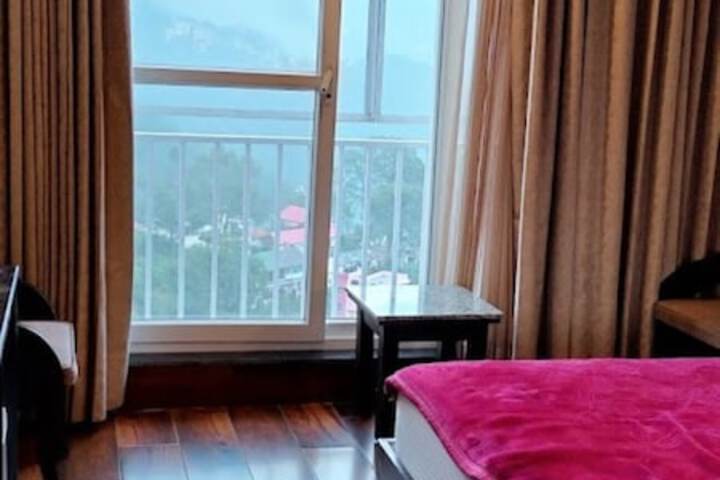 Room 14 of 25