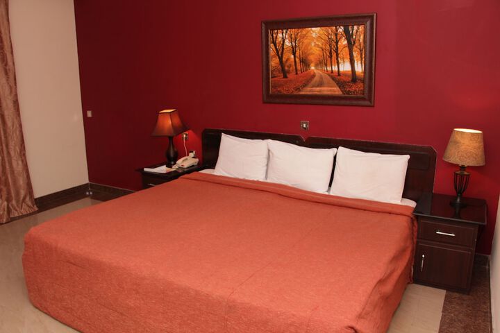 Room 5 of 11