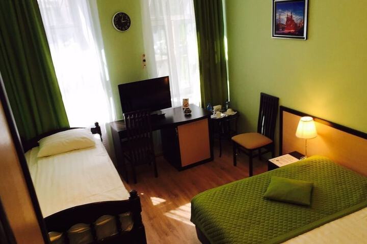 Room 6 of 127