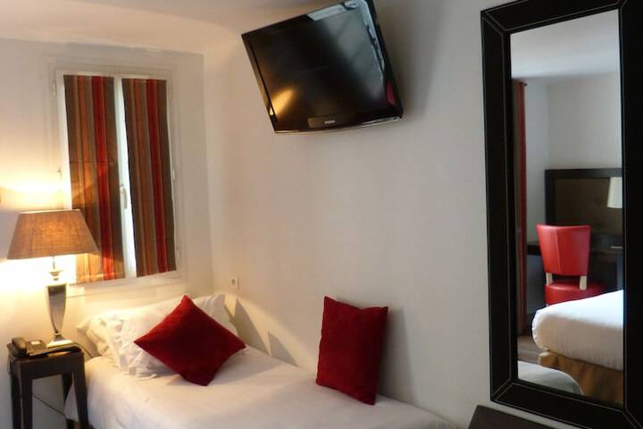 Room 3 of 11