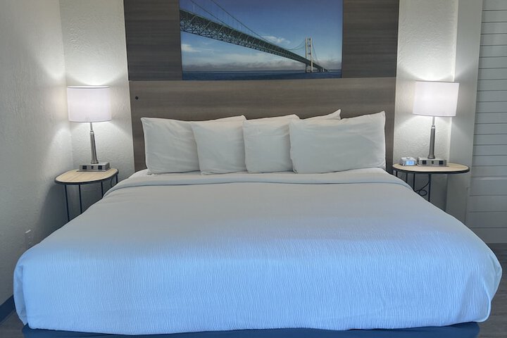 1 King Bed Beach View Balcony (27 of 34)