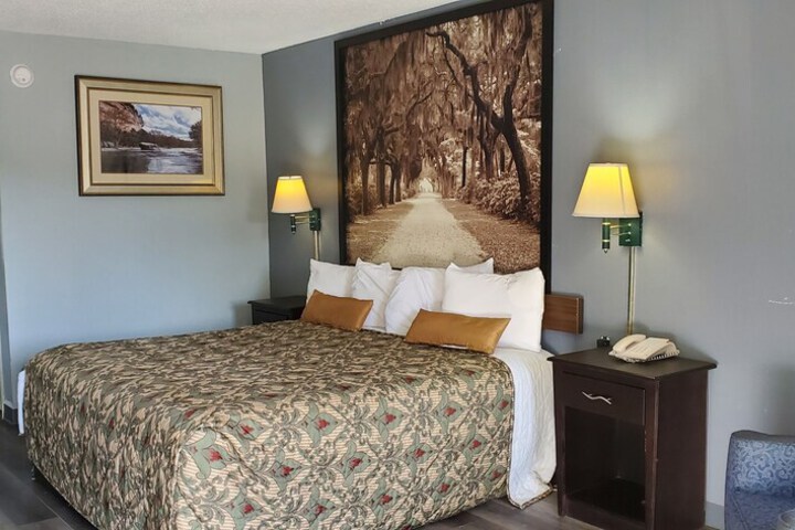 Room 8 of 28